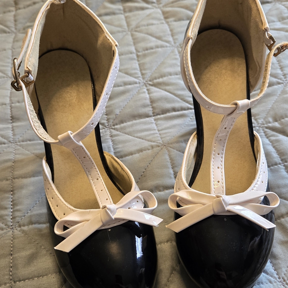 Elegant Black and White Women's Shoes